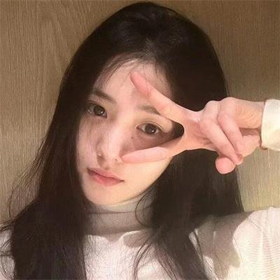 九顶假发的女孩